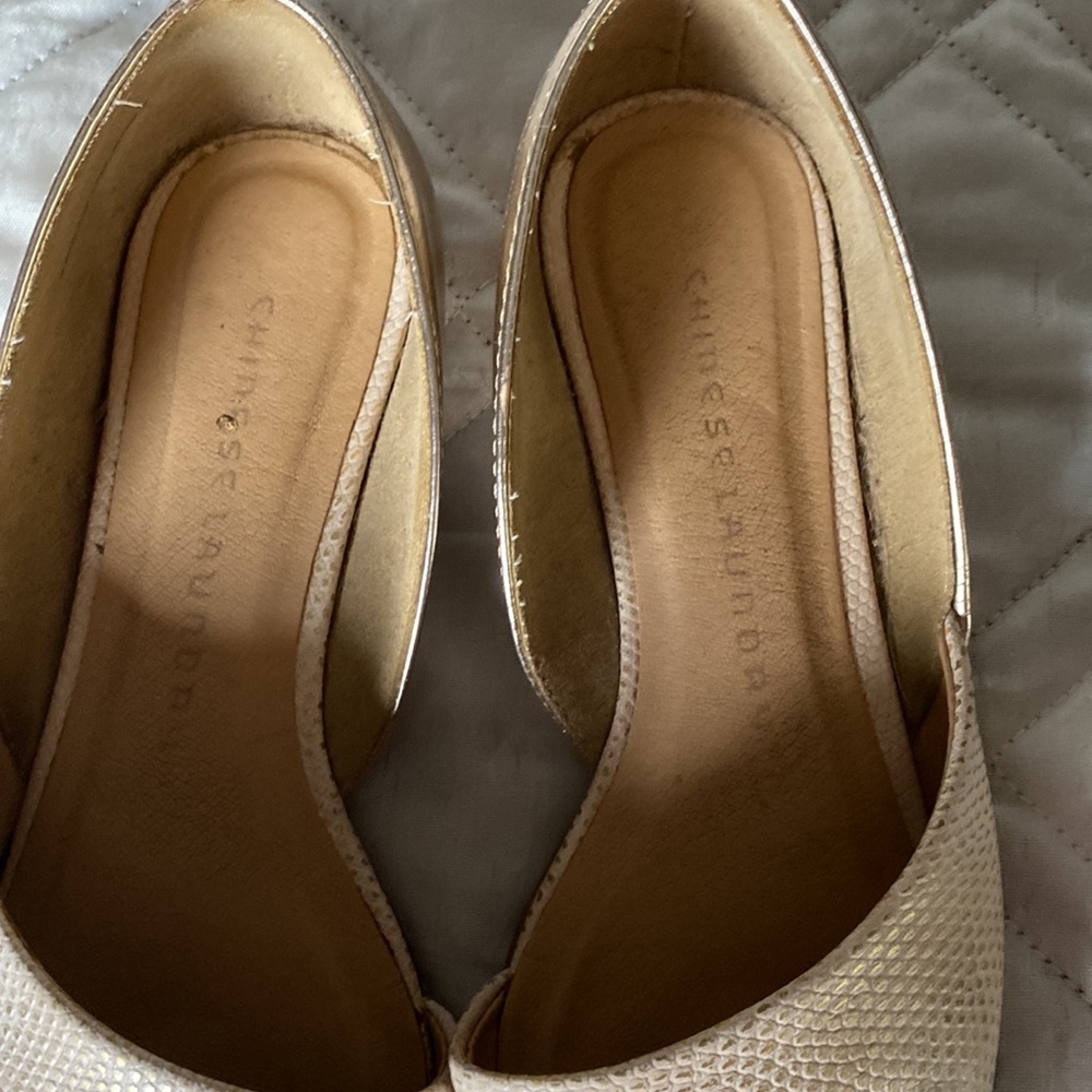 Chinese Laundry Cream and gold flats - Picture 7 of 7